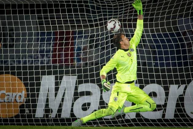 LA SERENA, June 16, 2015 -- Goalie Fernando Muslera of Uruguay tries to prevent a goal during the Group B match against Argentina at the 2015 American Cup, at La Portada stadium, in La Serena, Chile, on June 16, 2015. Uruguay lost 0-1. ) (ce) (SP)CHILE-LA SERENA-COPA AMERICA-ARGENTINA VS URUGUAY PedroxMera 