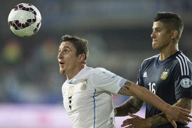 LA SERENA, June 16, 2015 -- Marcos Rojo (R) of Argentina vies for the ball with Cristian Rodriguez of Uruguay during the Group B match at the 2015 American Cup, at La Portada stadium, in La Serena, Chile, on June 16, 2015. Argentina won 1-0. ) (ce) (SP)CHILE-LA SERENA-COPA AMERICA-ARGENTINA VS URUGUAY LuisxEcheverria 