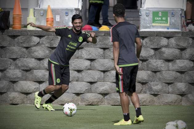 MEXICO CITY, June 16, 2015 -- Players Carlos Vela (L) and Giovani dos Santos of Mexico s national soccer team take part in a training session before the participation in the Gold Cup of the Confederation of North, Central American and Caribbean Associations of Football (CONCACAF), in Mexico City, capital of Mexico, on June 16, 2015. The Gold Cup 2015 will take place in the United States and Canada on July 7-26. Alejandro Ayala) (da) (SP)MEXICO-MEXICO CITY-GOLD CUP-TRAINING e AlejandroxAyala 