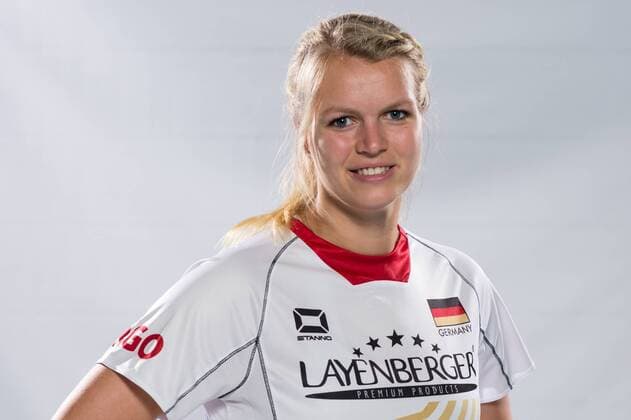 04.06.2015, Bundesleistungszentrum, Kienbaum Volleyball, Fotoshooting Nationalmannschaft Frauen Janine Völker Voelker ( 17 GER)