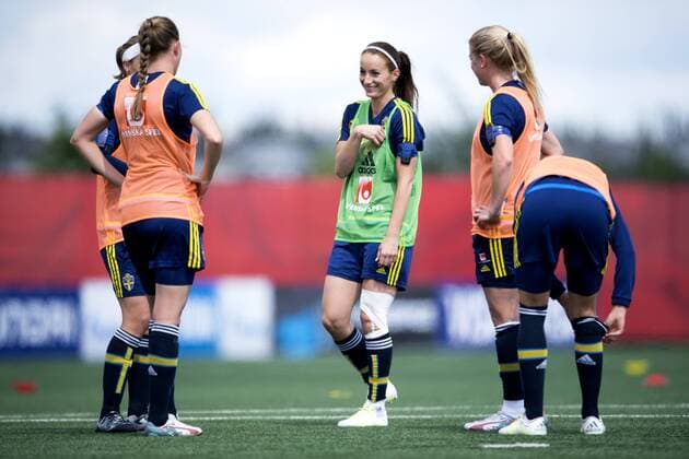 Aktuell Fußball, Damen WM in Kanada, Training Nationalteam Schweden June 17, 2015 - Edmonton: Kosovare Asllani - Training Nationalteam Schweden, Fussball WM der Damen.  - ZUMAb138