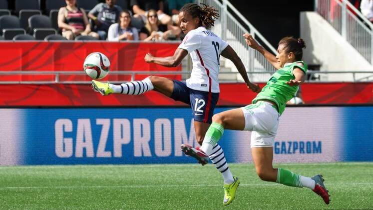 v.li.: Elodie Thomis (Frankreich), Valeria Miranda (Mexiko), Fussball, FIFA Frauen-WM 2015, Mexiko - Frankreich, xozx