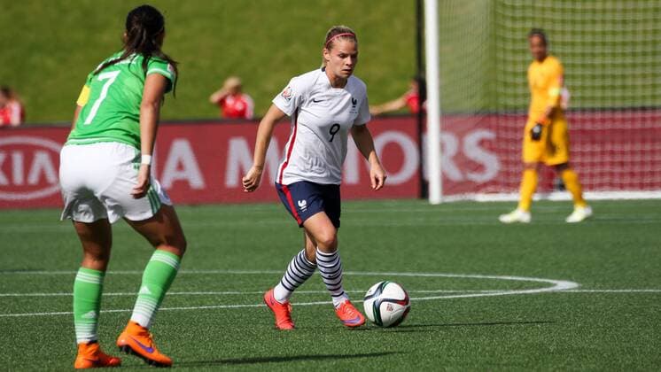 Eugenie Le Sommer (Frankreich) am Ball, Freisteller, Einzelbild, Aktion, Action, Fussball, FIFA Frauen-WM 2015, Mexiko - Frankreich, xozx
