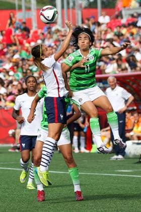 v.li.: Jessica Houara (Frankreich), Monica Ocampo (Mexiko), Kopfball, header, Aktion, Action, Fussball, FIFA Frauen-WM 2015, Mexiko - Frankreich, xozx