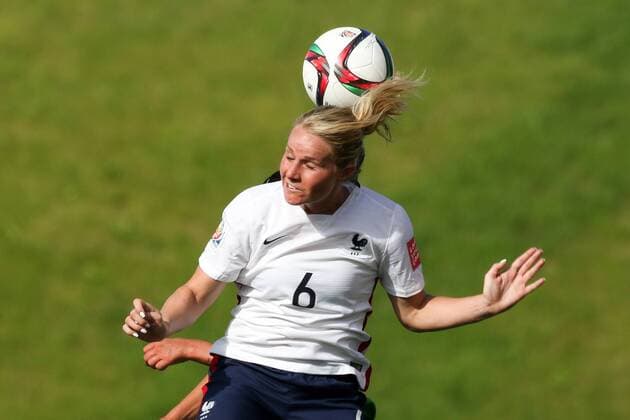 Amandine Henry (Frankreich), Kopfball, header, Aktion, Action, Fussball, FIFA Frauen-WM 2015, Mexiko - Frankreich, xozx