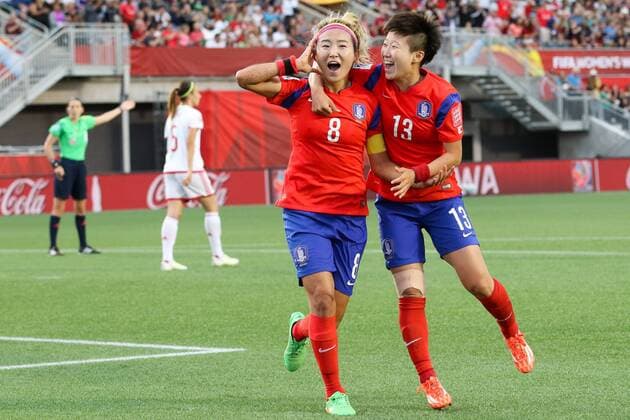 v.li.: Torschützin Cho Sohyun (KOR) und Kwon Hahnul (KOR) jubeln über das Tor zum 1:1 Ausgleich, Jubel, Torjubel, Torerfolg, celebrate the goal, goal, celebration, Jubel ueber das Tor, optimistisch, Action, Aktion, Fussball, FIFA Frauen-WM 2015, Südkorea - Spanien, xozx
