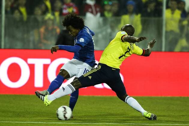 Willian Brazil vs Colombia SANTIAGO, SC - 17 06 2015: BRAZIL X COLOMBIA - Photo during the match between Brazil vs Colombia, valid for Football, held at the Monumental Stadium in Santiago. (Photo: Carlos Ezequiel Vannoni FotoArena)  CarlosxEzequielxVannoni