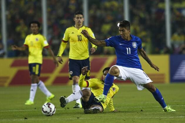 Brazil vs Colombia SANTIAGO, SC - 17 06 2015: BRAZIL X COLOMBIA - Roberto Firmino during the match between Brazil vs Colombia, valid for Football, held at the Monumental Stadium in Santiago. (Photo: Carlos Ezequiel Vannoni FotoArena)  CarlosxEzequielxVannoni