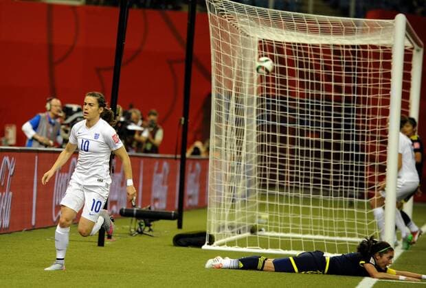 MONTREAL, June 17, 2015 -- England s Karen Carney (L) celebrates her goal against Colombia during the Group F match at the 2015 FIFA Women s World Cup in Montreal, Canada, on June 17, 2015. England won 2-1. ) (SP)CANADA-MONTREAL-FIFA WOMEN S WORLD CUP-ENGLAND VS COLOMBIA KadrixMohamed 