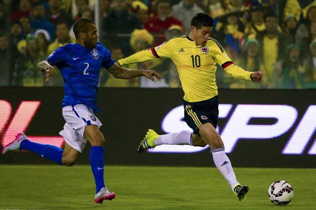 SANTIAGO, June 17, 2015 -- Dani Alves (L) of Brazil vies for the ball with James Rodriguez of Colombia during the Group C match of the Copa America Chile 2015, at the Estadio Monumental, in Santiago, Chile, on June 17, 2015. ) (ce) MANDATORY CREDIT NO ARCHIVES-NO SALES EDITORIAL USE ONLY COLOMBIA OUT (SP)CHILE-SANTIAGO-COPA AMERICA-BRAZIL VS COLOMBIA COLPRENSA 