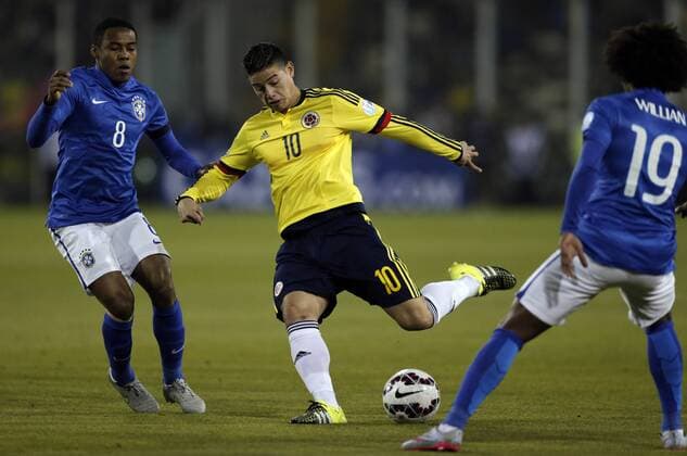 SANTIAGO, June 17, 2015 -- Elias (L) and Willian (R) of Brazil vies for the ball with James Rodriguez (C) of Colombia during the Group C match of the Copa America Chile 2015, at the Estadio Monumental, in Santiago, Chile, on June 17, 2015. ) (ce) (SP)CHILE-SANTIAGO-COPA AMERICA-BRAZIL VS COLOMBIA GuillermoxArias 