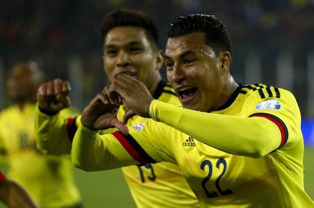 SANTIAGO, June 17, 2015 -- Jeison Murillo (R) of Colombia celebrates scoring againt Brazil during the Group C match of the Copa America Chile 2015 between Brazil and Colombia, at the Estadio Monumental, in Santiago, Chile, on June 17, 2015. ) (ce) MANDATORY CREDIT NO ARCHIVES-NO SALES EDITORIAL USE ONLY COLOMBIA OUT (SP)CHILE-SANTIAGO-COPA AMERICA-BRAZIL VS COLOMBIA COLPRENSA 