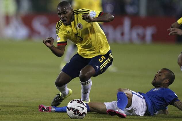 SANTIAGO, June 17, 2015 -- Dani Alves (R) of Brazil vies for the ball with Edwin Valencia of Colombia during the Group C match of the Copa America Chile 2015, at the Estadio Monumental, in Santiago, Chile, on June 17, 2015. ) (ce) (SP)CHILE-SANTIAGO-COPA AMERICA-BRAZIL VS COLOMBIA GuillermoxArias 