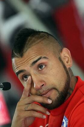 SANTIAGO, June 17, 2015 -- Arturo Vidal, player of the Chilean national football team, reacts during a press conference PK Pressekonferenz in Santiago, Chile, on June 17, 2015. Vidal was arrested on drink-driving charges after he crashed his car, police said on Wednesday. He has been transferred to a court in Santiago. NOTIMEX) (jp) (SP)CHILE-SANTIAGO-COPA AMERICA-ARTURO VIDAL e NOTIMEX 