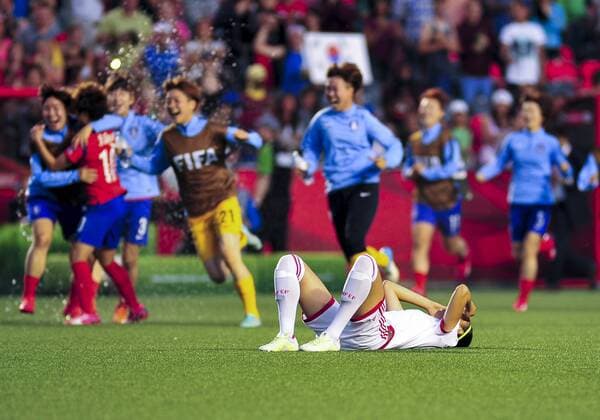 June 17, 2015: Virginaia Torrecilla ( 6) of Spain shows her disappointment as Korea players celebrate in the background after the FIFA 2015 Women s World Cup Group E match between Korea and Spain at Lansdowne Stadium in Ottawa, Canada. Korea recovered from a 1-0 deficit at half time to win 2-1 and progress to the knockout stages. SOCCER: JUN 17 FIFA Women s World Cup - Group E - Korea v Spain Icon15061700021 EDITORIAL USE ONLY