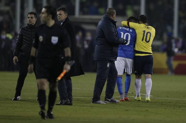 SANTIAGO, June 17, 2015 -- Neymar (2nd R) of Brazil and James Rodriguez (1st R) of Colombia chat during the Group C match of the Copa America Chile 2015, at the Estadio Monumental, in Santiago, Chile, on June 17, 2015. ) (ce) (SP)CHILE-SANTIAGO-COPA AMERICA-BRAZIL VS COLOMBIA GuillermoxArias 