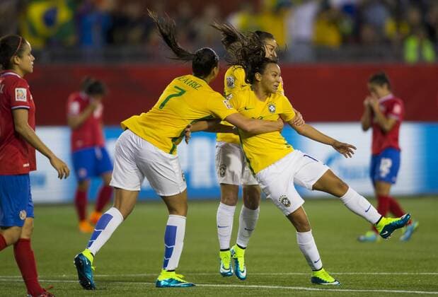 Aktuell Fußball, Damen WM in Kanada, Brasilien - Costa Rica (150618) -- MONCTON, June 17, 2015 -- Raquel Fernandes of Brazil celebrates scoring against Costa Rica during their group E match at the 2015 FIFA Women s World Cup in Moncton, Canada, June 17, 2015. Brazil won 1-0 and advanced to the round of 16. Zou Zheng) (SP)CANADA-MONCTON-FIFA WOMEN S WORLD CUP-GROUP E-BRAZIL VS COSTA RICA KenZ 