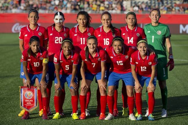 Aktuell Fußball, Damen WM in Kanada, Brasilien - Costa Rica (150618) -- MONCTON, June 17, 2015 -- Players of Costa Rica line up for group photos prior to their group E match against Brazil at the 2015 FIFA Women s World Cup in Moncton, Canada, June 17, 2015. Costa Rica lost 0-1. Zou Zheng) (SP)CANADA-MONCTON-FIFA WOMEN S WORLD CUP-GROUP E-BRAZIL VS COSTA RICA KenZ 