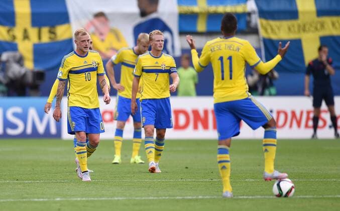 FUSSBALL International UEFA U21 U 21 EUROPAMEISTERSCHAFT 2015 GRUPPENPHASE in Olmuetz Italien - Schweden 18.06.2015 Enttaeuschung Schweden: John Guidetti, Oscar Hiljemark und Isaac Kiese Thelin (v.li) 