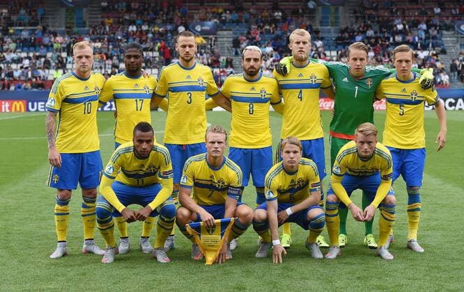 FUSSBALL International UEFA U21 U 21 EUROPAMEISTERSCHAFT 2015 GRUPPENPHASE in Olmuetz Italien - Schweden 18.06.2015 Mannschaftsbild Schweden; John Guidetti, Joseph Baffo, Alexander Milosevic, Abdullah Khalili, Filip Helander, Torwart Patrik Carlgren, Ludwig Augustinsson (hinten v.li.) Isaac Kiese Thelin, Oscar Hiljemark, Oscar Lewicki und Sam Larsson (vorn v.li.) 