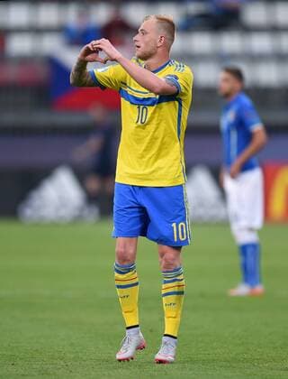 FUSSBALL International UEFA U21 U 21 EUROPAMEISTERSCHAFT 2015 GRUPPENPHASE in Olmuetz Italien - Schweden 18.06.2015 JUBEL Schweden; Torschuetze zum 1-1 Ausgleich John Guidetti 
