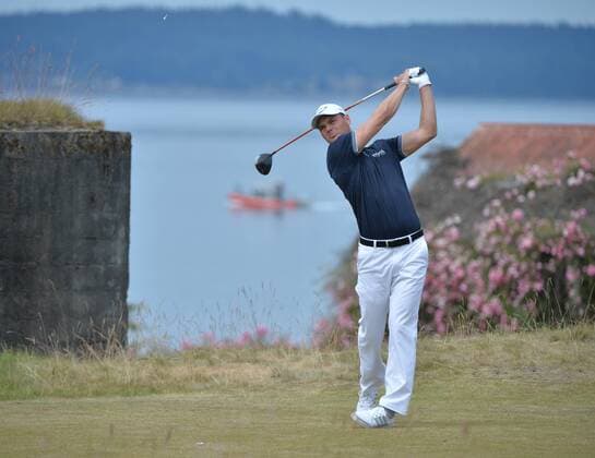 Aktuell Golf, US Open Martin Kaymer of Germany tees off on the 18th hole of the 115th U.S. Open Championship at Chambers Bay on June 18, 2015 in University Place, Washington.  SEA20150618248 KEVINxDIETSCH