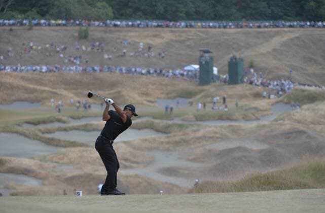 Tiger Woods tees off on the fourth hole of round one of the 115th U.S. Open Championship at Chambers Bay on June 18, 2015 in University Place, Washington.  SEA201506182104 KEVINxDIETSCH