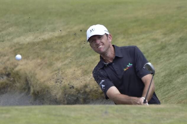 June 18, 2015..Jason Allred hits out of a 17th green side bunker during round 1 at the U.S. Open at Chambers Bay, University Place, Washington. . .George Holland Cal Media. PGA Golf Herren Tour 2015: US Open Round 1 JUN 18 - ZUMAch4_
