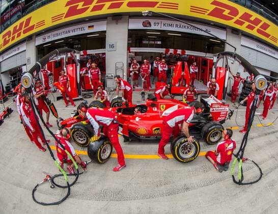 Spielberg 18.06.2015, Red Bull Ring, Spielberg, AUT, FIA, Formel 1, Grosser Preis von Oesterreich, Vorberichte, im Bild das Team von Scuderia Ferrari beim Boxenstopp Training during the Preparation for the Austrian Formula One Grand Prix at the Red Bull Ring in Spielberg, Austria, 2015 06 18, EP_ang
