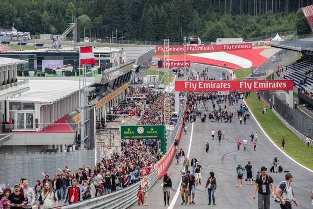 Spielberg 18.06.2015, Red Bull Ring, Spielberg, AUT, FIA, Formel 1, Grosser Preis von Oesterreich, Vorberichte, im Bild Fans beim Pit Lane Walk during the Preparation for the Austrian Formula One Grand Prix at the Red Bull Ring in Spielberg, Austria, 2015 06 18, EP_ang