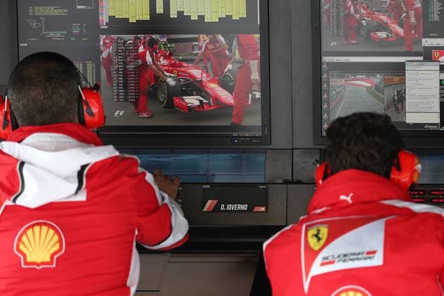 Aktuell Motorsport, Formel 1, GP Österreich in Spielberg FORMULA 1 - GP of Austria 2015 SPIELBERG,AUSTRIA,19.JUN.15 - MOTORSPORTS, FORMULA 1 - Grand Prix of Austria, Red Bull Ring, free practice. Image shows Ferrari team members. GEPAxpictures xAndreasxPranter