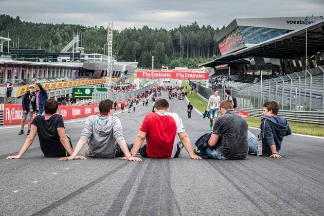 Aktuell Motorsport, Formel 1, GP Österreich in Spielberg Spielberg 18.06.2015, Red Bull Ring, Spielberg, AUT, FIA, Formel 1, Grosser Preis von Oesterreich, Vorberichte, im Bild Fans during the Preparation for the Austrian Formula One Grand Prix at the Red Bull Ring in Spielberg, Austria, 2015 06 18, Pictures © 2015, PhotoCredit: Dominik Angerer EP_ang