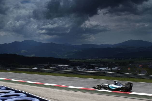 Motorsports: FIA Formula One World Championship WM Weltmeisterschaft 2015, Grand Prix of Austria, 44 Lewis Hamilton (GBR, Mercedes AMG Petronas Formula One Team), xHOCHxZWEIx