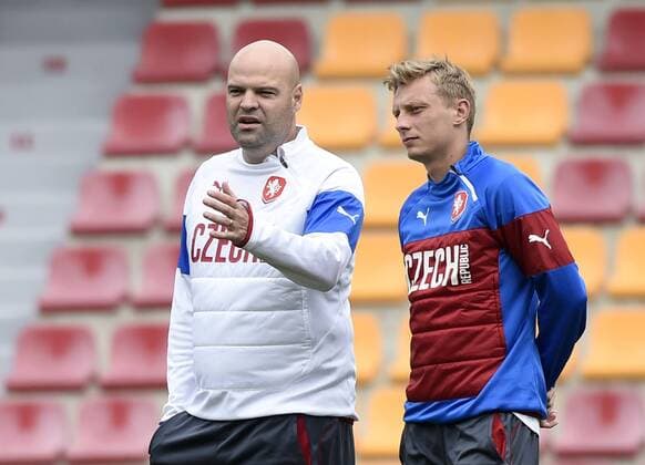 Aktuell Fußball, U21 EM, Nationalteam Tschechien und PK Training in Prag Coach of Czech football team Jakub Dovalil (left) and player Ladislav Krejci train prior to the UEFA European U21 U 21 soccer championship group A match Serbia vs Czech Republic in Prague, Czech Republic, June 19, 2015. (CTKxPhoto RomanxVondrous) CTKPhotoP201506190716001  vnd 4
