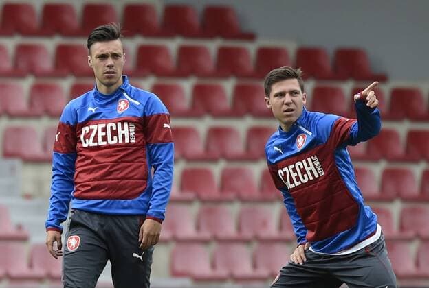 Aktuell Fußball, U21 EM, Nationalteam Tschechien und PK Training in Prag Players Vaclav Kadlec (left) and Tomas Prikryl train prior to the UEFA European U21 U 21 soccer championship group A match Serbia vs Czech Republic in Prague, Czech Republic, June 19, 2015. (CTKxPhoto RomanxVondrous) CTKPhotoP201506190734601  vnd 11