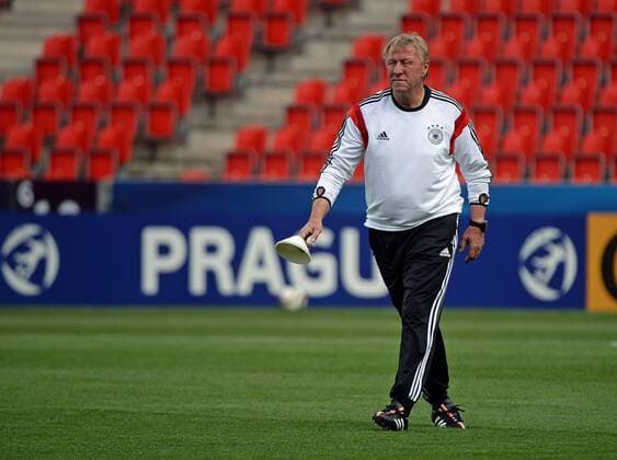 Aktuell Fußball, U21 EM, DFB Nationalteam Training in Prag 19.06.2015, xjhx, Fussball EM 2015 U21 U 21 Deutschland Pressekonferenz und Training, v.l. Trainer Horst Hrubesch (Deutschland U21)