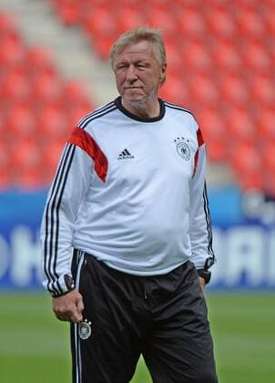 Aktuell Fußball, U21 EM, DFB Nationalteam Training in Prag 19.06.2015, xjhx, Fussball EM 2015 U21 U 21 Deutschland Pressekonferenz und Training, v.l. Trainer Horst Hrubesch (Deutschland U21)