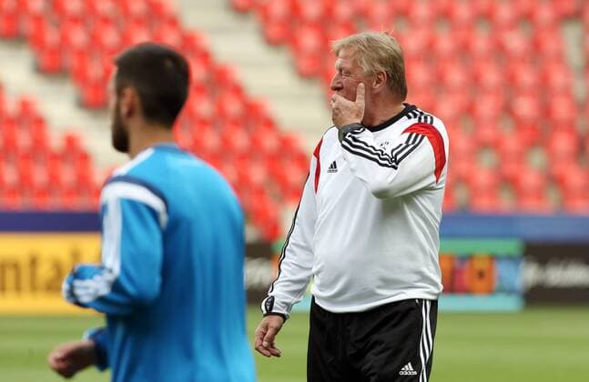 Aktuell Fußball, U21 EM, DFB Nationalteam Training in Prag Training Trainer Horst Hrubesch Aktion Oberkoerper Oberkörper Fußball Fussball U 21 U21 U 21 Europameisterschaft in Tschechien Saison 2014 2015 19.06.2015 DFB Nationalmannschaft U21 BRDeutschland