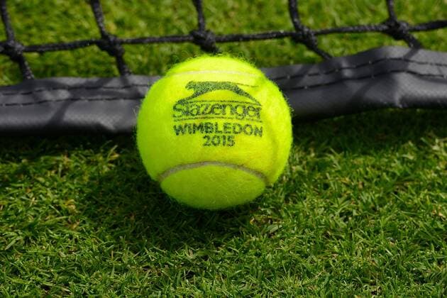 Aktuell Tennis, Slazenger Tennisball für Wimbledon 2015 June 19, 2015 - Birmingham, England - A Slazenger Wimbledon tennis ball is shown on the grass court at the Edgbaston Priory Club in Birmingham England Tennis 2015 - Aegon Classic - Day 7 - ZUMAl132
