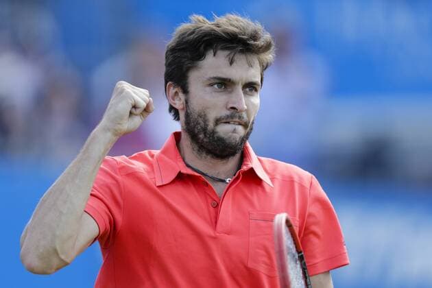 Aktuell Tennis, ATP Turnier im Queen s Club 19.06.2015. London, England. Queens Aegon Championship Tennis. Milos Raonic (CAN) versus Gilles Simon (FRA), Quarter Final match. Gilles Simon celebrates a key point xCraigxMercerx  ActionPlus11633249