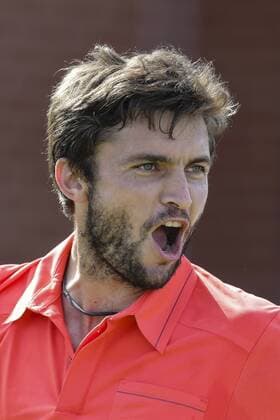 Aktuell Tennis, ATP Turnier im Queen s Club 19.06.2015. London, England. Queens Aegon Championship Tennis. Milos Raonic (CAN) versus Gilles Simon (FRA), Quarter Final match. Gilles Simon celebrates winning 4-6 6-3 7-5 xCraigxMercerx  ActionPlus11633251
