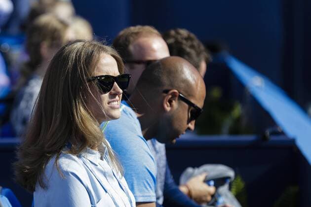 19.06.2015. London, England. Queens Aegon Championship Tennis. Andy Murray (GBR) versus Gilles Muller (AUT), Quarter Final match. Kim Sears watching husband Andy Murray xCraigxMercerx  ActionPlus11633276
