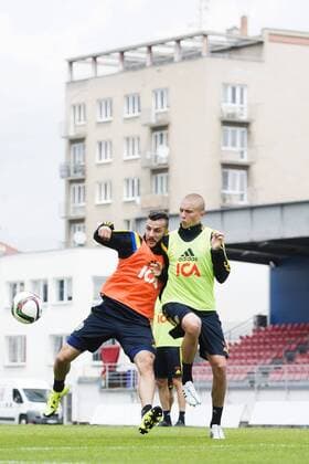 Aktuell Fußball, U21 EM, Training Nationalteam Schweden in Brno June 19, 2015 - Brno: Mikael Ishak, Sebastian Holmen - Fussball, U21 EM, Training Nationalteam Schweden.  - ZUMAb138