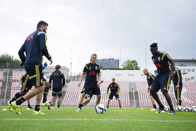 Aktuell Fußball, U21 EM, Training Nationalteam Schweden in Brno June 19, 2015 - Brno: Mikael Ishak, Kristoffer Olsson, Pa Konate - Fussball, U21 EM, Training Nationalteam Schweden.  - ZUMAb138