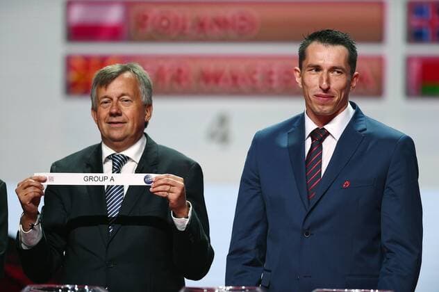 Aktuell Handball, EM in Polen 2016, Gruppenauslosung in Krakau 2015.06.19 KRAKOW, HANDBALL MENS EHF EURO 2016 POLAND FINAL DRAW CEREMONY: Michael Wiederer grupa A Slawomir Szmal --- Newspix.pl  20150619LUK0266
