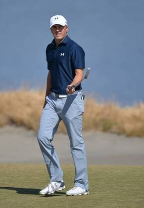 Aktuell Golf, US Open, Tag 2 Jordan Spieth reacts to a birdie on the 15th green in the second round of the 115th U.S. Open Championship at Chambers Bay on June 19, 2015 in University Place, Washington.  SEA201506192015 KEVINxDIETSCH