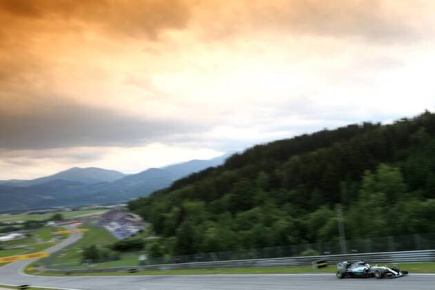 Motorsports: FIA Formula One World Championship WM Weltmeisterschaft 2015, Grand Prix of Austria, 44 Lewis Hamilton (GBR, Mercedes AMG Petronas Formula One Team), xHOCHxZWEIx