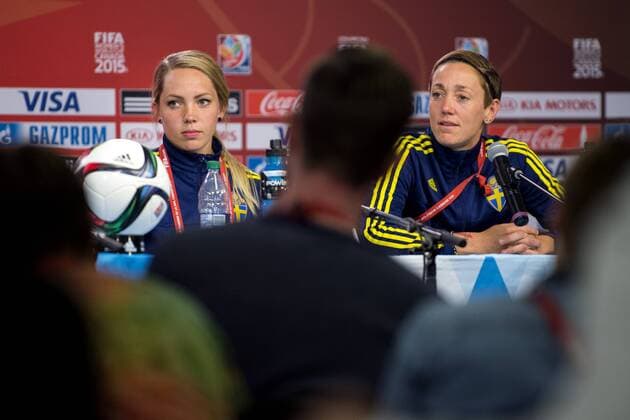 Aktuell Fußball, Damen WM, Nationalmannschaft Schweden PK June 19, 2015 - Ottawa - 150619 Elin Rubensson, Therese Sjögran - PK SWE, 19 juni 2015 Ottawa.. BILDBYRAN kod CS 57696 News - June 19, 2015  - ZUMAb138