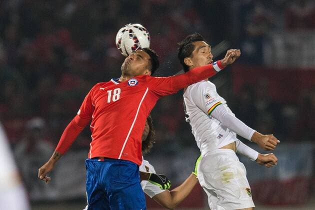 X Chile Bolivia SANTIAGO, CHILE - 06 19 2015: CHILE X BOLIVIA - Gonzalo Jara of Chile during match between Chile x Bolivia, valid for the third round of the first group phase of the Copa America 2015 held at the National Stadium Julio Mart?nez Pr?danos. (Photo: Marcelo Machado de Melo FotoArena)  MarceloxMachadoxdexMelo