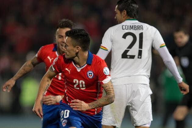 X Chile Bolivia SANTIAGO, CHILE - 06 19 2015: CHILE X BOLIVIA - Charles Aranguiz Chile celebrates after scoring goal during match between Chile x Bolivia, valid for the third round of the first group phase of the Copa America 2015 held at the National Stadium Julio Mart?nez Pr?danos. (Photo: Marcelo Machado de Melo FotoArena)  MarceloxMachadoxdexMelo
